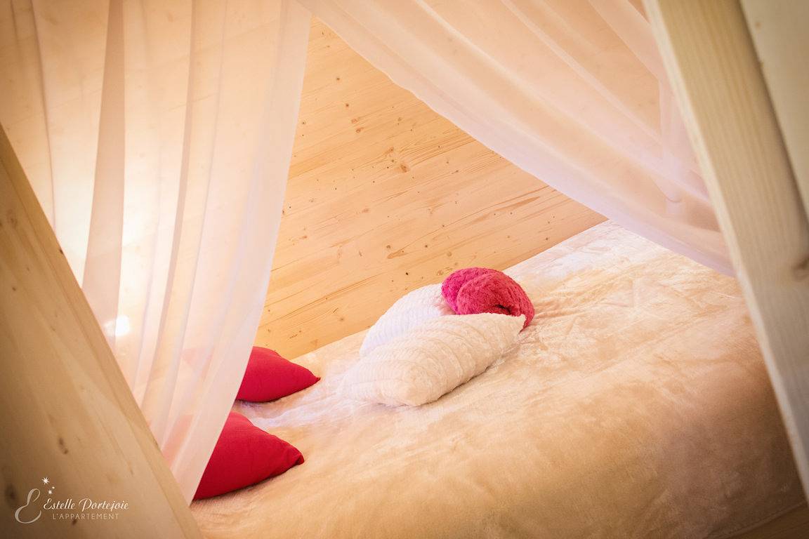 La cabane Spa de Céline - la Petite Sapinière in Voussac, Allier