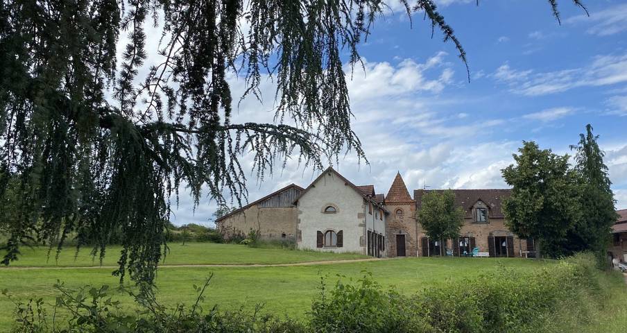 Gîte pour 7 personnes, avec jardin et terrasse à Montaiguët-en-Forez