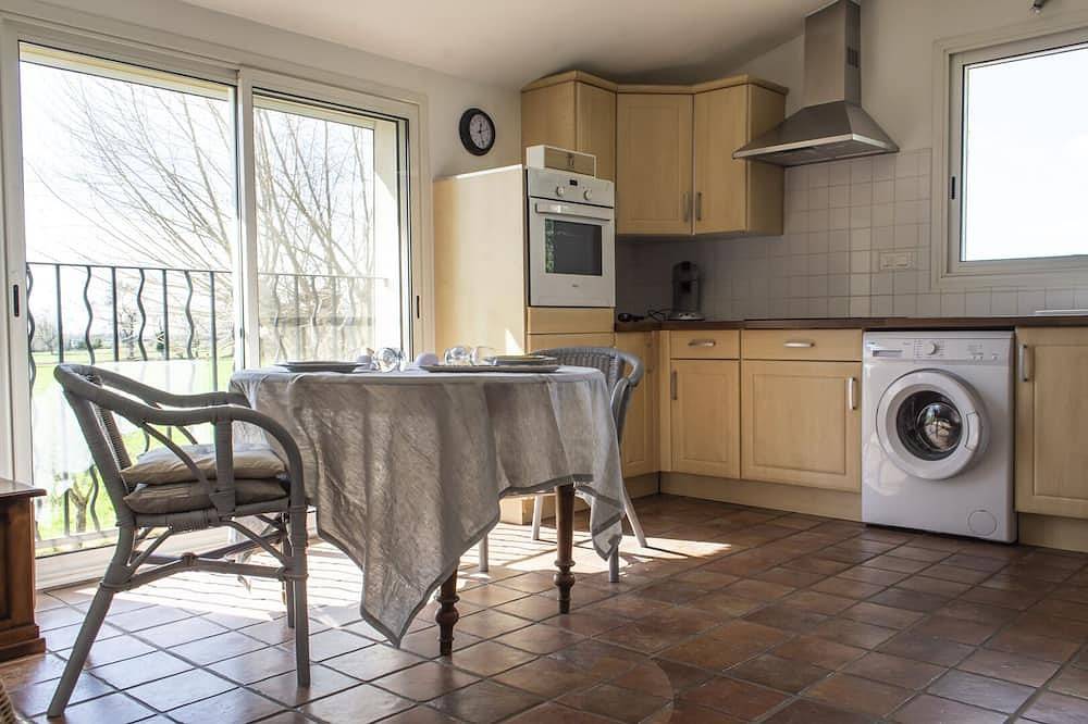 Entire apartment, New mod cons et quiet T2 in Provencal farmhouse in countryside, fully equipped in Saint-Martin-de-Crau, Arles region