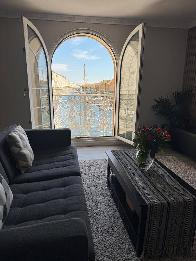 Entire apartment, Two-Bedroom Apartment in Brighton Marina, Brighton