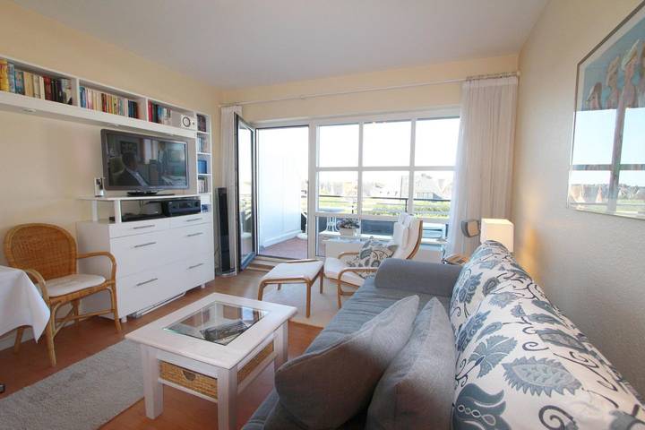 Ganze Wohnung, Helles Ein-Zimmer-Appartement mit eigenem Balkon in strandnaher Lage in Wenningstedt, Sylt