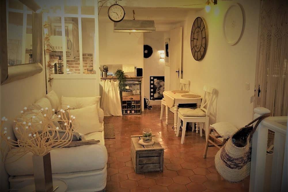 Entire apartment, Ramatuelle Appartement de Charme Plein Centre Historique in Ramatuelle, Draguignan region