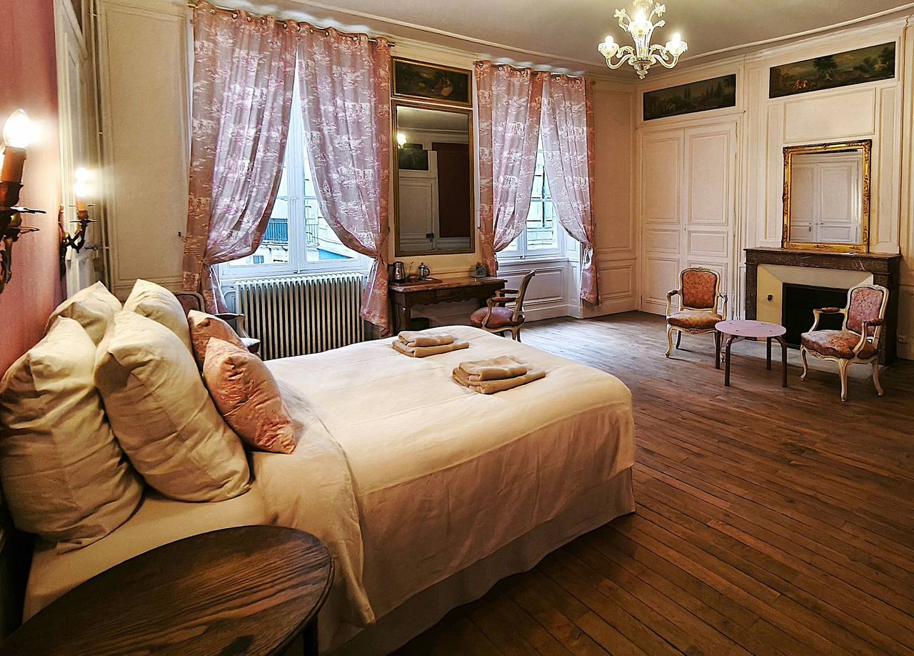 Habitación de huéspedes «Chez Diane - Afrodita» - Suite Junior exclusiva in Saint-Amand-Montrond