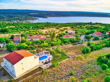 Ferienhaus für 12 Personen, mit Pool und Garten in Maslenica