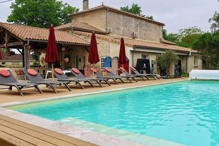 Location de vacances pour 16 personnes, avec jardin et piscine, animaux acceptés à Saint-Ciers-d'Abzac