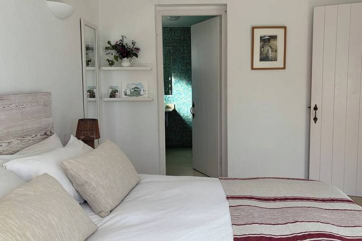 Villa Hibiscus - sea view, private pool, close to beach & restaurants, AC & wifi in Binibeca, Sant Lluís