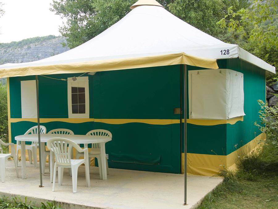 Camping La Pierre de L'Aigle  - Bungalow toilé 5 personnes - Tente Toilee Kiwi 1 à 6 Personnes in La Bréole, Région de Barcelonnette
