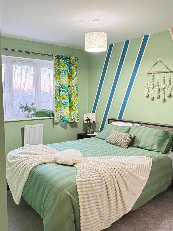 Modernes Neubauhaus mit 3 Schlafzimmern zur Miete in Luton in Luton, Chiltern Hills