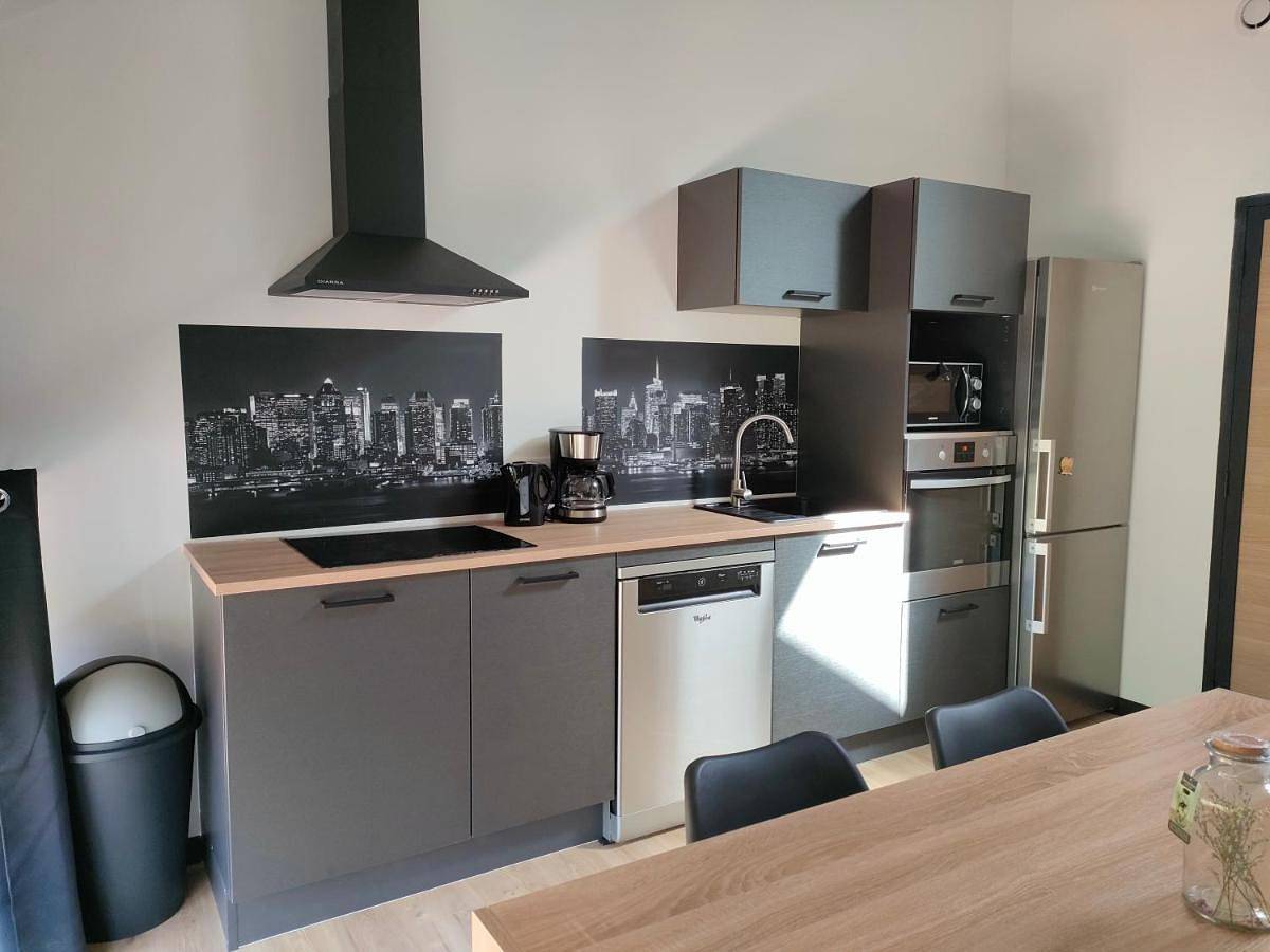 Appartement entier, Two-Bedroom Apartment in Berthegon, Vienne (France)