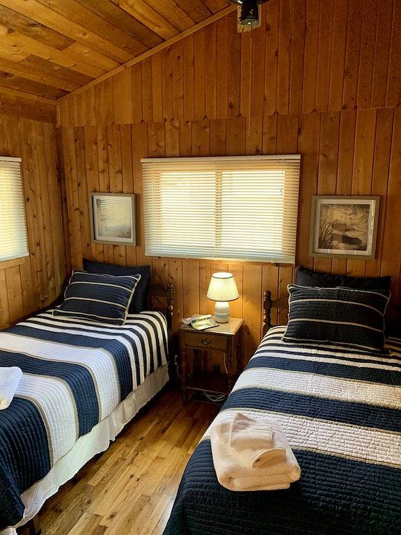 Log Cabin for 4 Guests in Smith Mountain Lake, Virginia