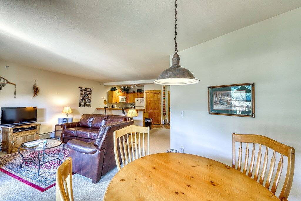 Ganze Wohnung, Mountain Condo w / Gas Kamin - Aufzug, gemeinsamer Whirlpool, Deck in Arapahoe Basin