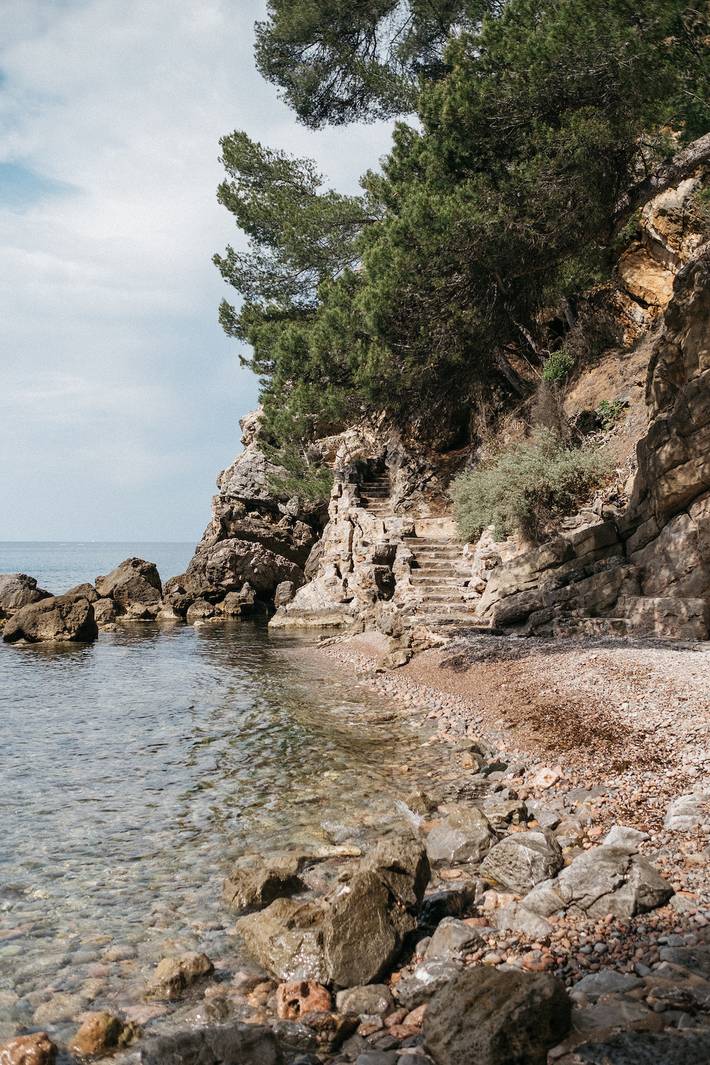 Location de vacances pour 14 personnes, avec terrasse ainsi que vue sur l’océan et jardin à Le Pradet - 3