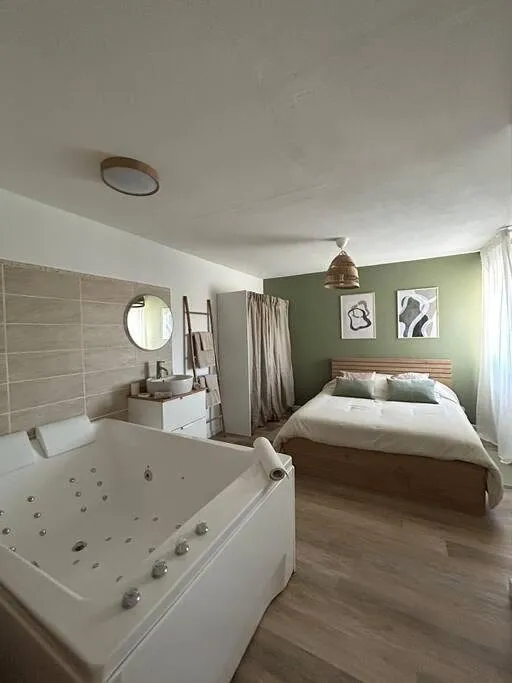 Appartement de vacances pour 4 personnes, avec terrasse ainsi que jacuzzi et piscine - 1