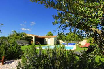 Gîte pour 8 personnes, avec jacuzzi et jardin à Argens-Minervois