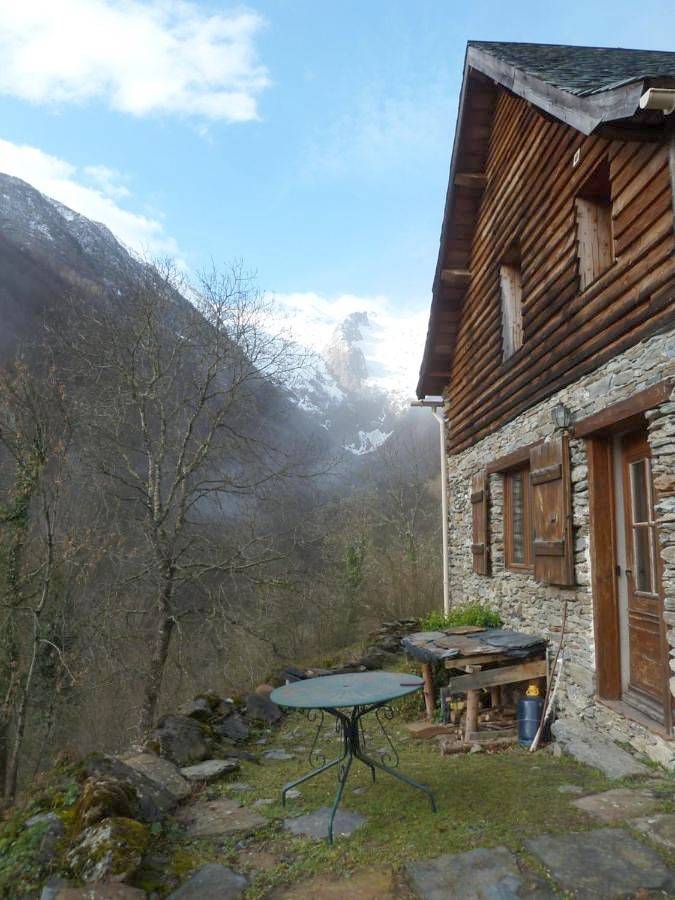 Location de vacances pour 2 personnes, avec vue et jardin à Couflens