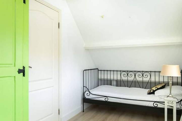 Cozy cottage with heated pool, garden and covered terrace in Franekeradeel, Mar del Norte Holanda