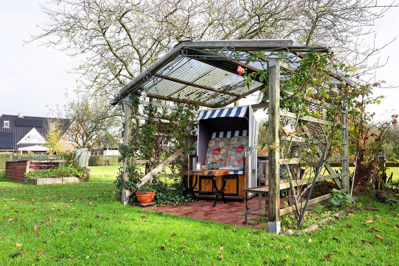 Ganze Wohnung, Ferienwohnung 'Haus Sünnschien' mit gemeinsamer Terrasse, gemeinsamem Garten und Wi-Fi in Nordstrand (Gemeinde), Nordseeküste