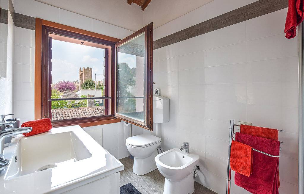 Ganze Ferienwohnung, 2 Bed-Sleeps 6-Aircon-Town Centre-Free Parking in Montagnana, Padua Provinz