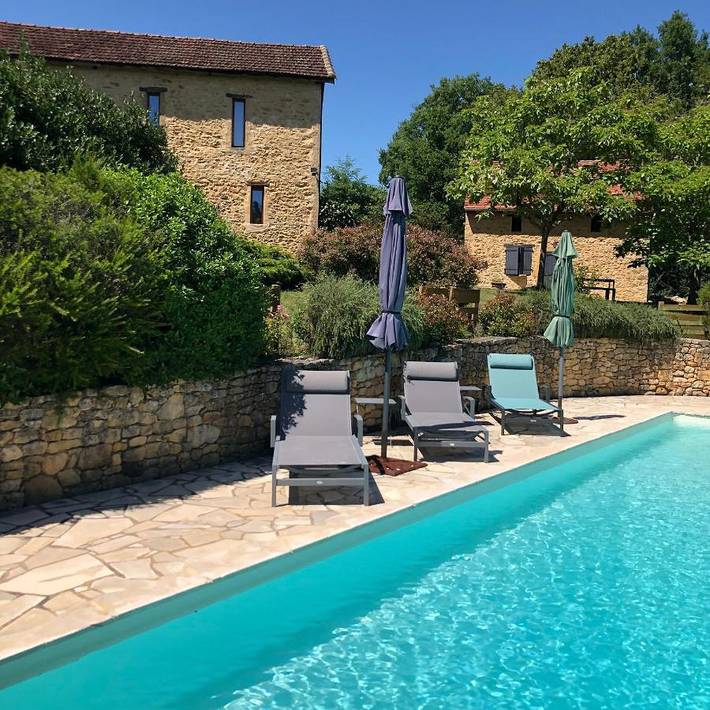 Location de vacances pour 8 personnes, avec piscine et vue ainsi que bassin pour enfant et jardin, animaux acceptés à Sainte-Alvère