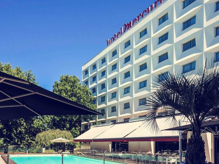 Hôtel pour 2 personnes, avec jardin ainsi que piscine et terrasse, animaux acceptés