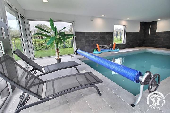 Gîte pour 10 personnes, avec Terrasse ainsi que Jardin et Piscine à Hillion