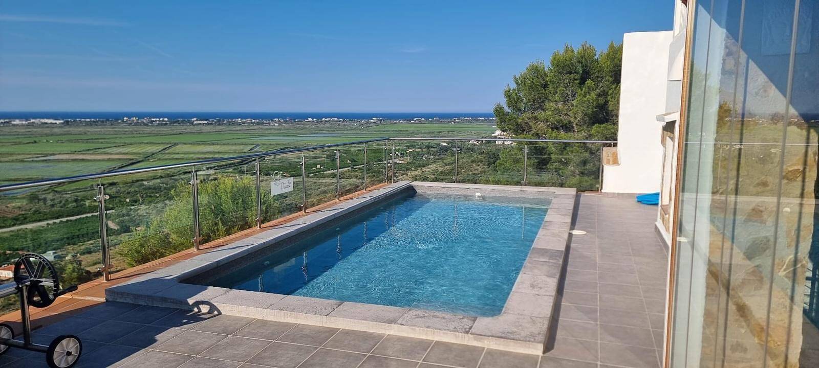 Villa 'Amapolas' met Zeezicht, Wi-Fi en Airconditioning in Pego, Costa Blanca