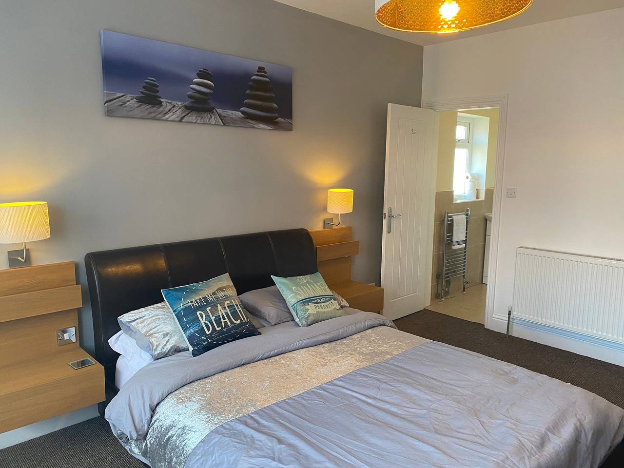 6 Bed-Sleeps 12-Hot Tub-Free Parking-Pet Friendly in Newcastle upon Tyne, North East England
