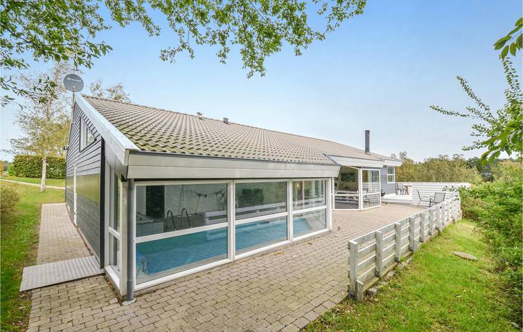 Ferienhaus für 12 Personen, mit Terrasse und Whirlpool sowie Pool und Sauna in Lyngsbæk Strand