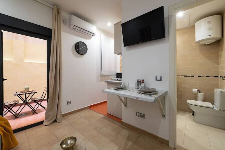 Holiday home for 2 people, with balcony in Madrid