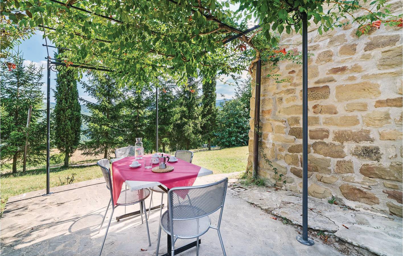 Oasi sul fiume: WiFi, piscina, parcheggio e giardino in Provincia di Arezzo
