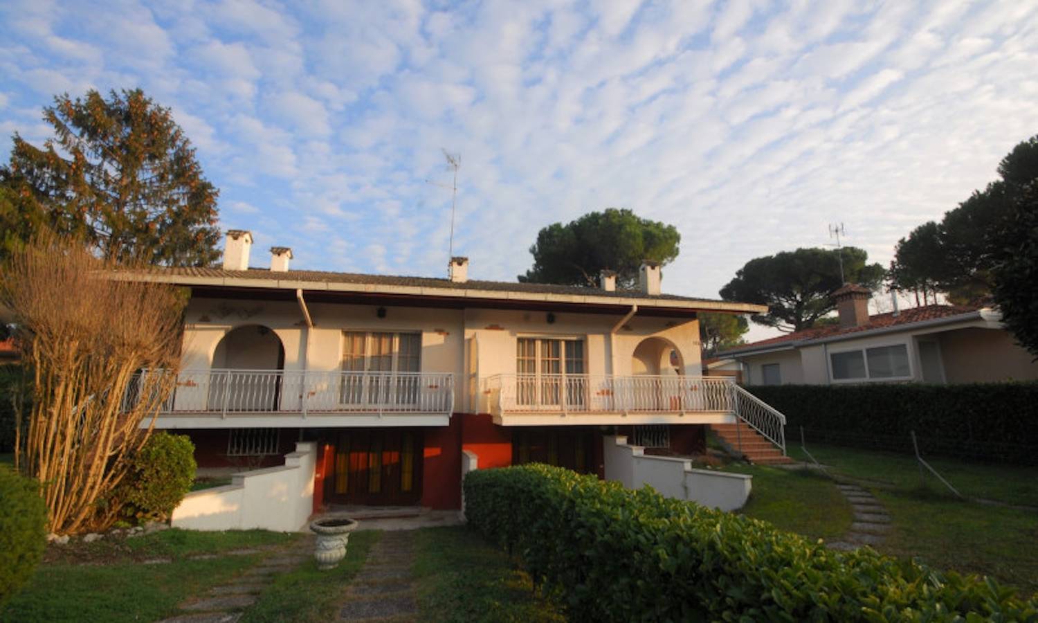 Acogedora villa con jardín vallado in Ribera de Lignano, Lignano Sabbiadoro