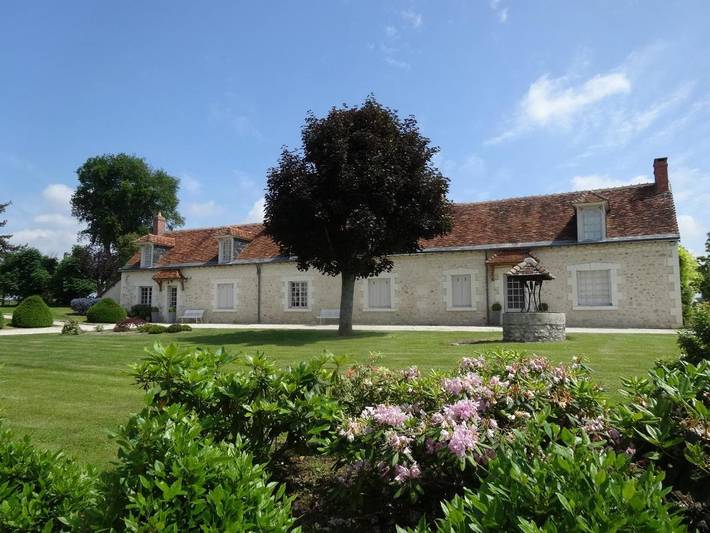 Gîte pour 12 personnes, avec piscine et jardin ainsi que sauna et jacuzzi à Varennes-sur-Fouzon