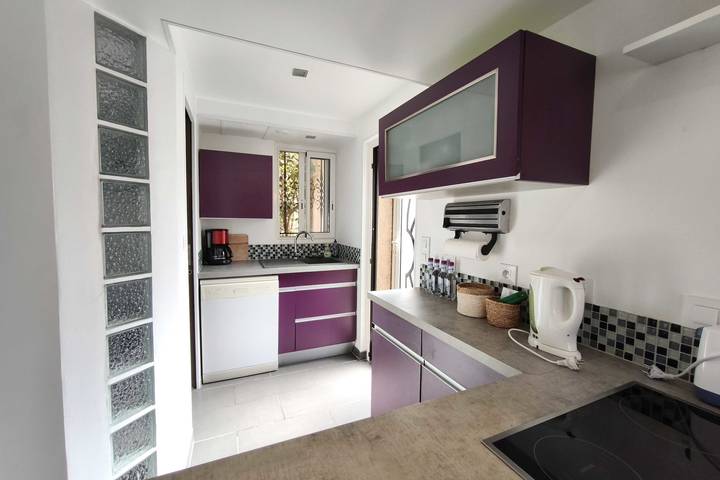 Apartamento entero, Bright apartment with terrace near the beach in Tiuccia, Calcatoggio