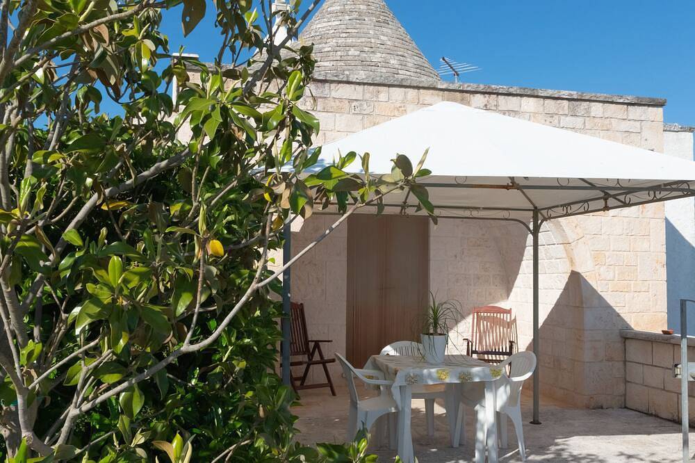 Magnolia Trullo with Ac in Carovigno, Salento