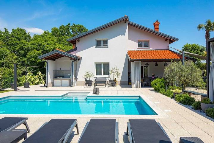 Villa für 10 Personen, mit Pool und Terrasse sowie Whirlpool, kinderfreundlich in Opatija Riviera - 2