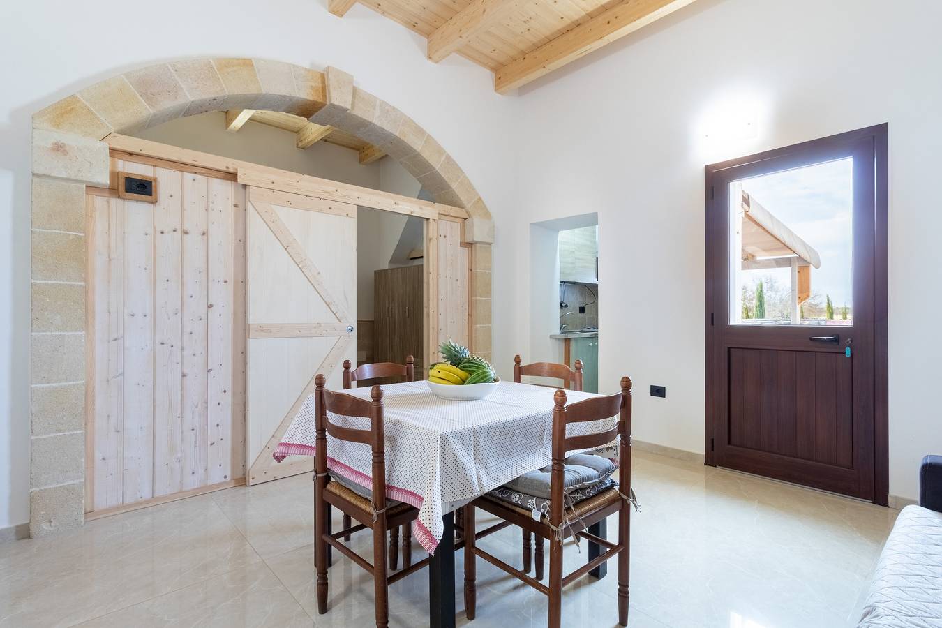 Entire apartment, Apartment 'Il Girasole' with Private Terrace, Wi-Fi and Air Conditioning in Nardò (municipality), Gulf of Taranto