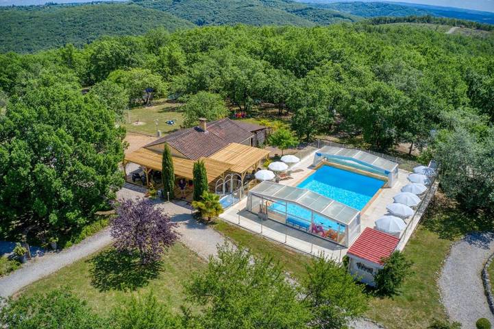Location de vacances pour 4 personnes, avec Balcon et Terrasse ainsi que Jardin et Piscine à Orliaguet