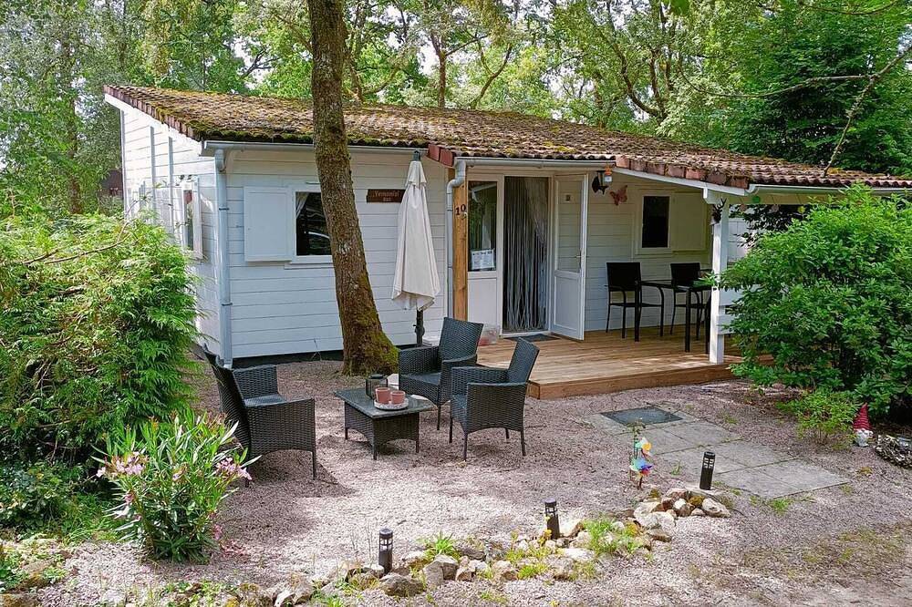 Chalet au camping Le Verdoyer**** Dordogne France 4 pers./2 chambres in Champs-Romain, Parc naturel régional Périgord-Limousin