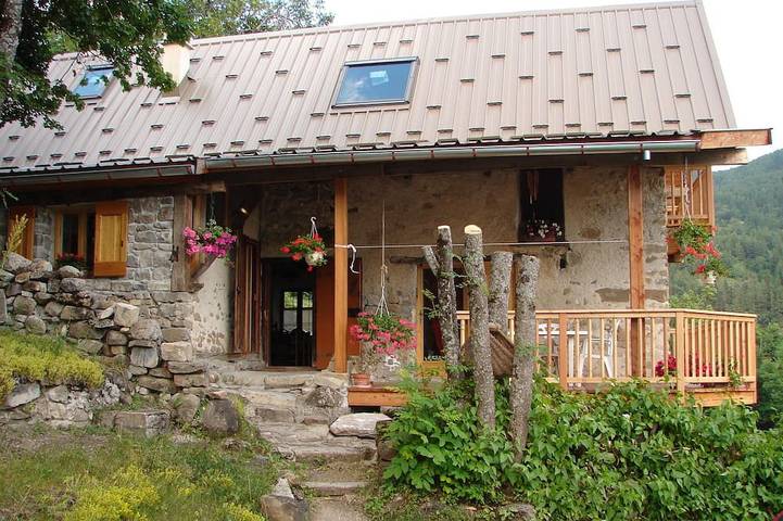 Gîte pour 5 personnes, avec Balcon ainsi que Jacuzzi et Jardin à Colmars