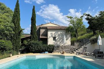 Agriturismo pour 6 personnes, avec jardin à Larnas