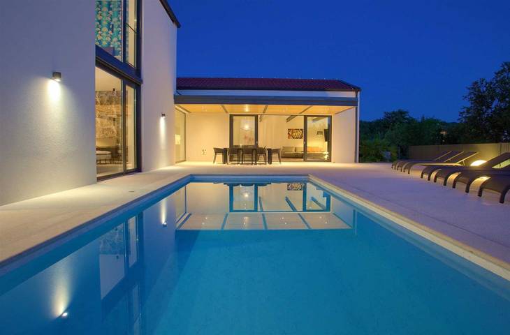 Villa pour 8 personnes, avec Balcon et Balcon/Terrasse ainsi que Terrasse et Jardin à Klimno