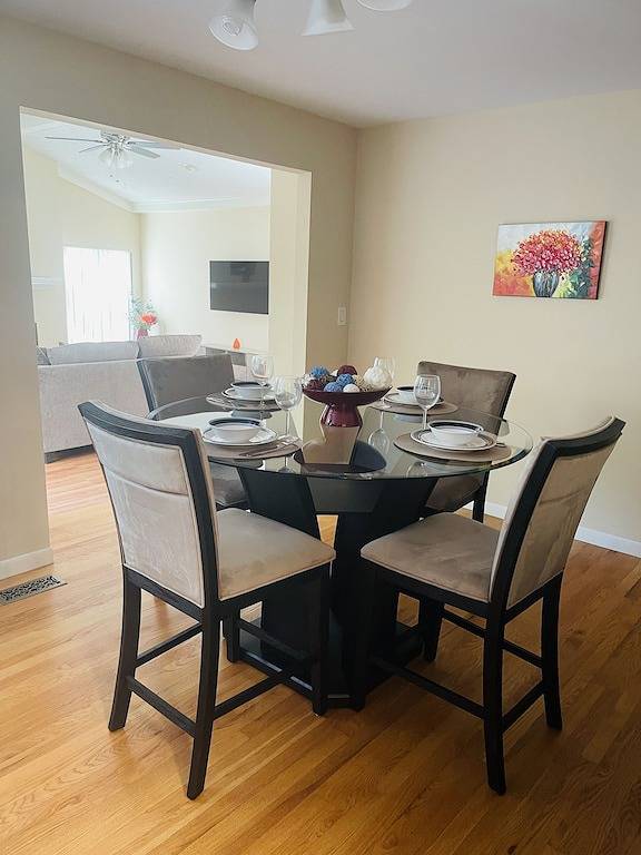 Villa Patricia ideal for long term stays-near lakes in Bloomfield Township, Oakland County