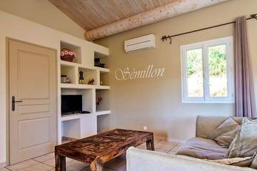 Cottage pour 4 personnes, avec sauna et terrasse ainsi que piscine et jardin, animaux acceptés à Saint-Maurice-d'Ardèche