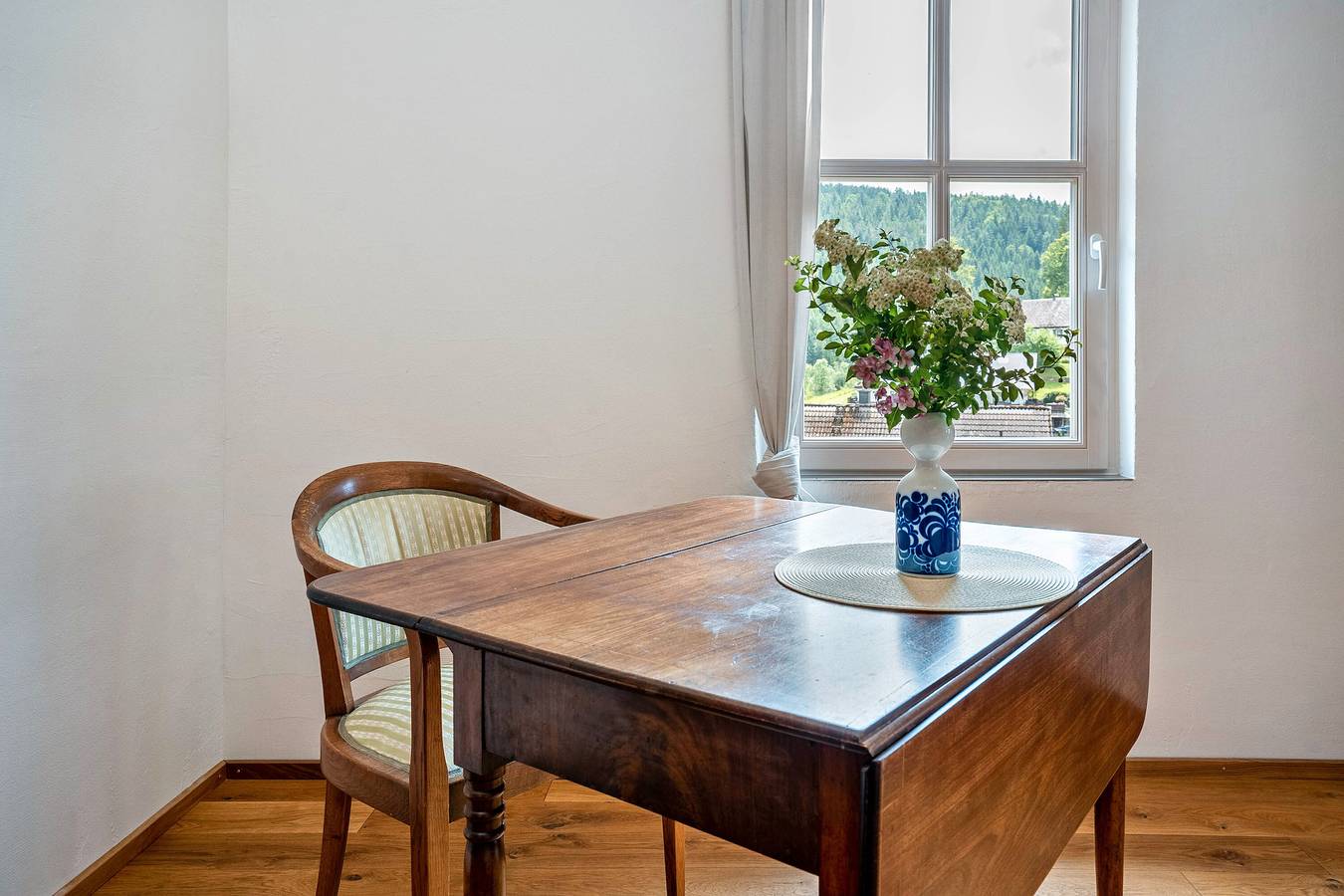 Ganze Wohnung, Ferienwohnung 'Lehrerzimmer' mit Bergblick, Gemeinschaftsterrasse und Wi-Fi in Enzklösterle, Nordschwarzwald