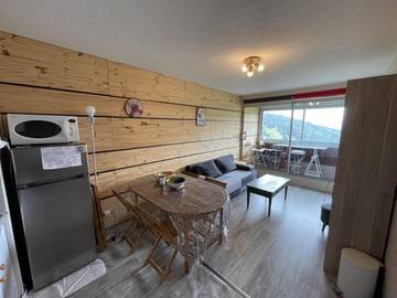Gîte pour 6 personnes, avec balcon à Laveissière