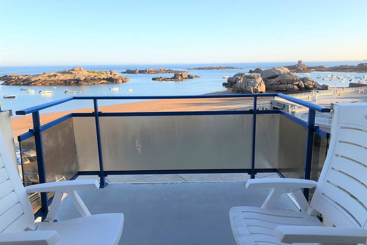 Appartement entier, Appartement Vue Mer Exceptionnelle plage du Coz-Pors à Tregastel in Coz-Pors, Trégastel