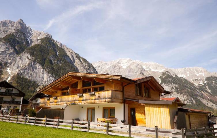 Villa für 7 Personen, mit Balkon und Terrasse sowie Garten und Sauna in Leutaschklamm
