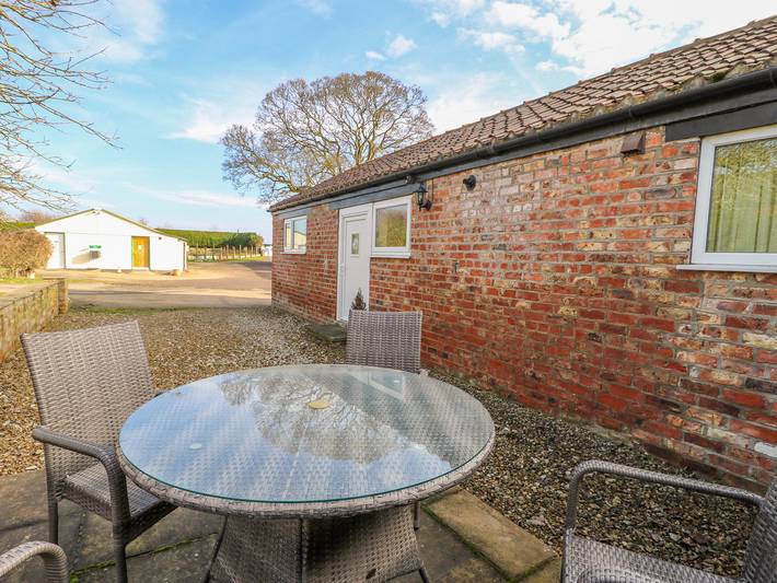 Log cabin for 4 people, with garden in York