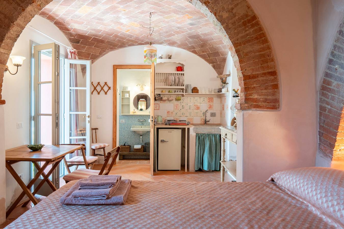 Ganze Wohnung, Apartment 'Di Sotto' mit Gemeinschaftspool, gemeinsamer Terrasse und Wlan in Sinalunga, Chianti