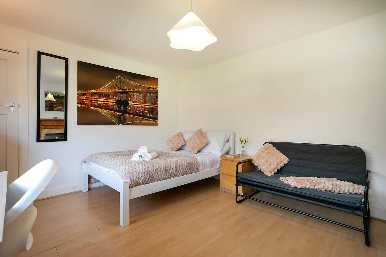 Spacious 5-Bed Garden Home with Parking & Wifi - Pass the Keys in Nottingham, Midlands del Este